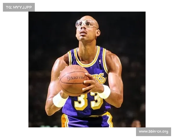 NBA总决赛伤愈复出大显神威 他依旧是赛场上的无敌存在 NBA总决赛伤愈复出大显神威 他依旧是赛场上的无敌存在
