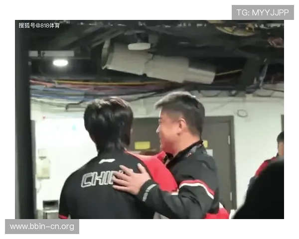 给嘴哥最大的拥抱传递温暖与爱意让我们一起用真心感动他 给嘴哥最大的拥抱传递温暖与爱意让我们一起用真心感动他