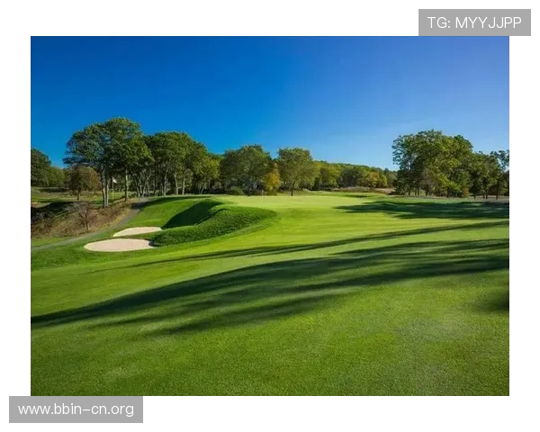 在澳门霓虹璀璨之间挥杆高尔夫邂逅都市中的静谧绿色乐土